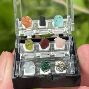 Tiny specimens/minerals box 3.5cm